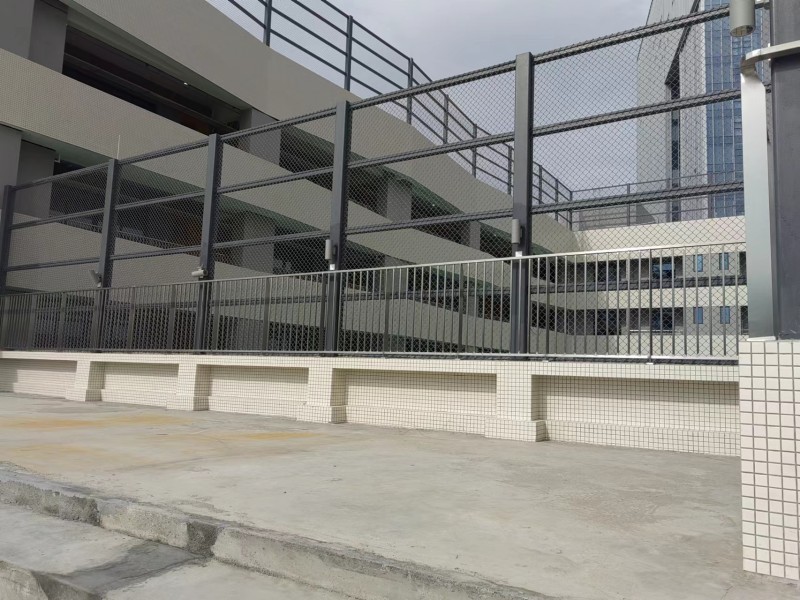 304不銹鋼方管助力廣東珠海***學(xué)校護欄工程